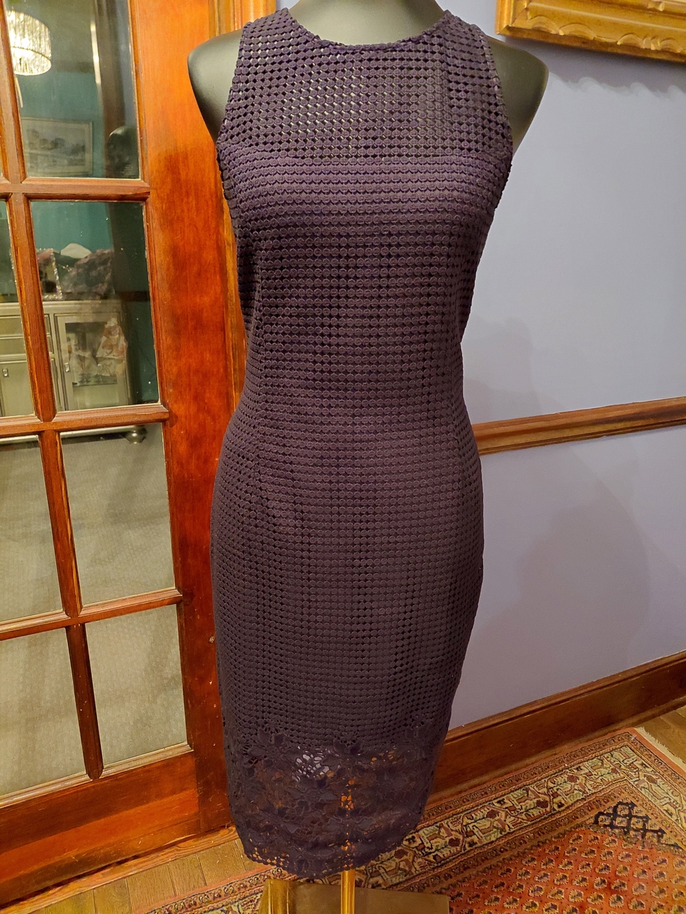 Sleeveless Black Lace Hem Sheath Dress